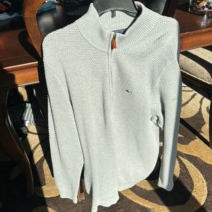 Vineyard vines 1/4 zip sweater never worn. Tags still on. Gray